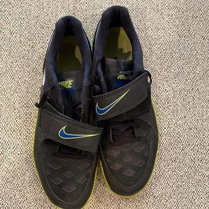 Nike rotational throwing shoe for discus. Black with neon green sole.